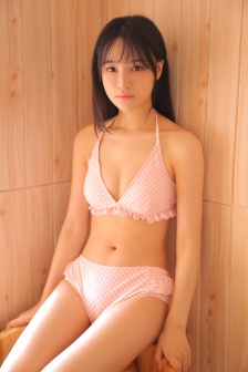 掀起礼服后摆挺入
